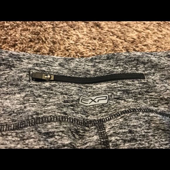 SOLD Express EXP Gray Mesh Crop Legging Size Small - Picture 7 of 8